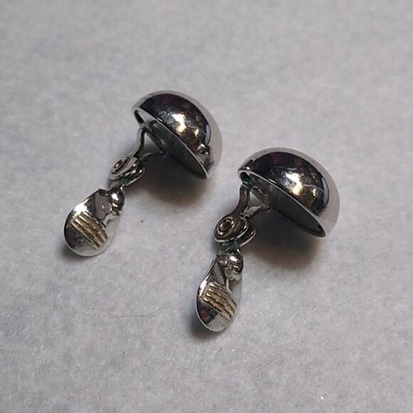 Classic Monet Silver Tone Metal Ball Stud Earrings Cottagecore Grandmacore - Picture 4 of 4